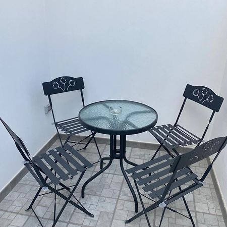 La Casa Di Nonna Titina Apartment Lecce Bagian luar foto