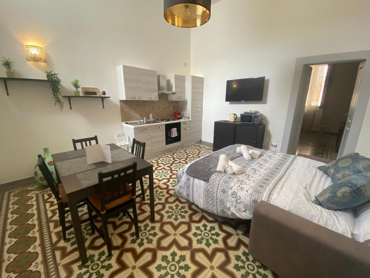 La Casa Di Nonna Titina Apartment Lecce Bagian luar foto